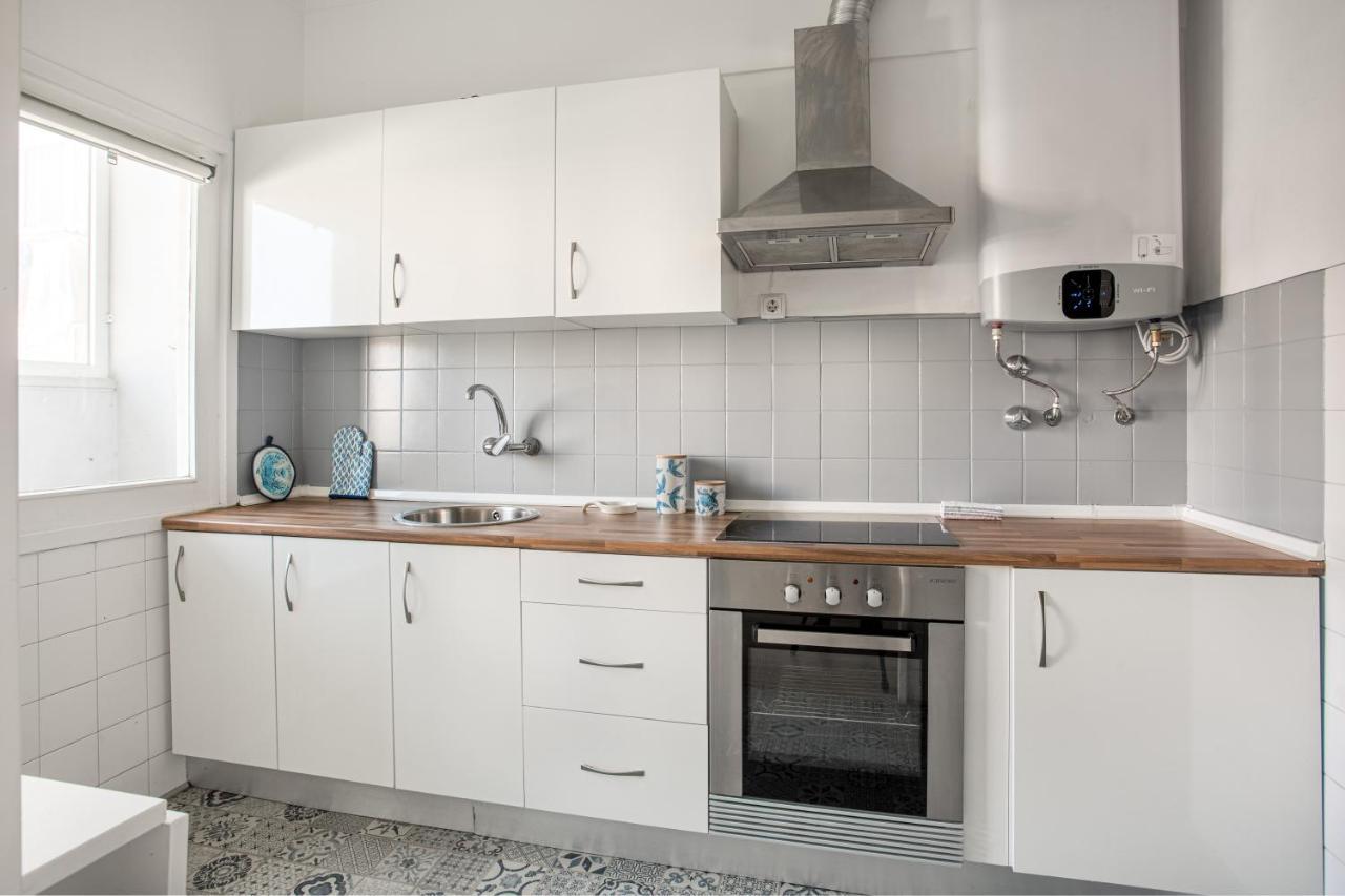 Joivy Striking Flat In Benfica * Lissabon